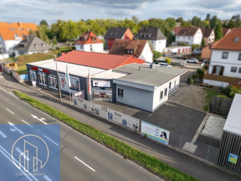 Drohnenaufnahme Wohn- / Gesch�ftshaus Oberasbach
