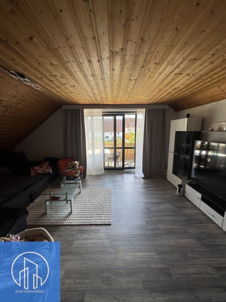 Wohnzimmer 1.1 Dachgeschosswohnung Zirndorf-Weinzierlein