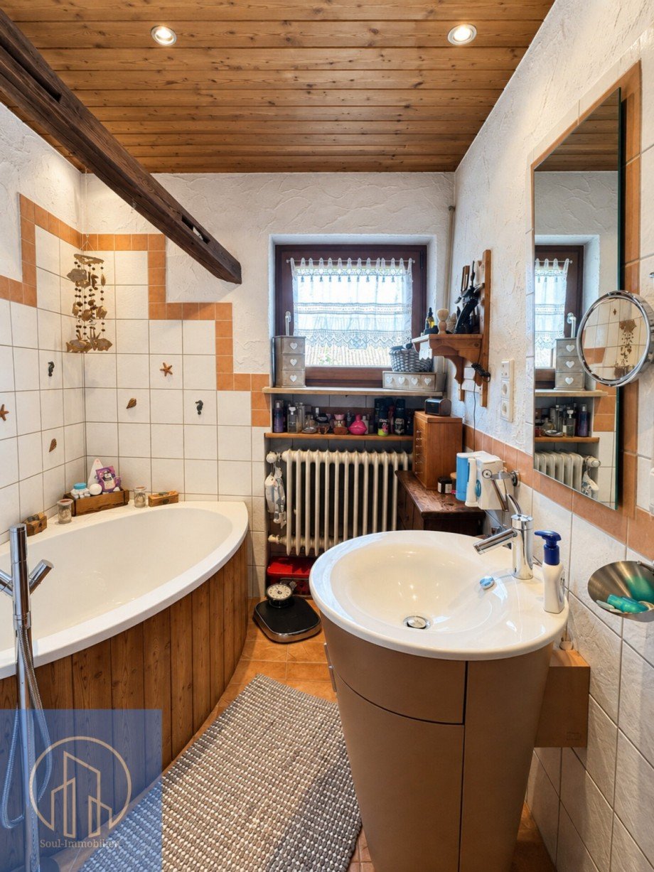 2. OG - WO - Badezimmer und WC 1.1 Mehrfamilienhaus Hersbruck
