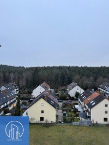 Nordseite (Hauseingang) Helle 4-Zimmer-Wohnung in Zirndorf-Weiherhof - 7. Etage mit Weitblick