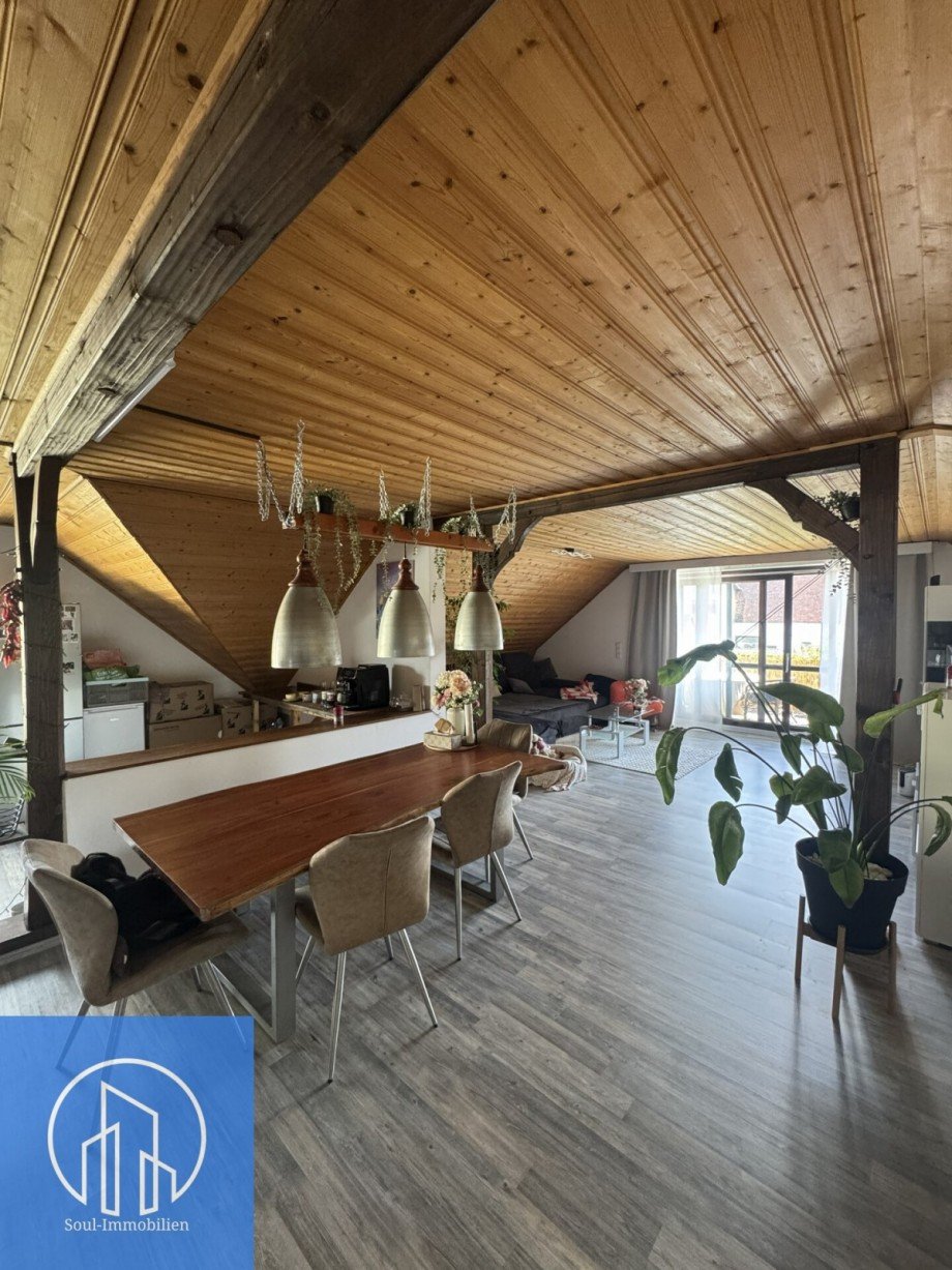 Wohn- und Esszimmer Dachgeschosswohnung Zirndorf-Weinzierlein
