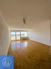 Wohnzimmer 1.2 Lichtdurchflutete 3-Zimmer-Wohnung mit 3 Balkonen, Aufzug & Garage - Wohnen mit Weitblick 90427 Nbg