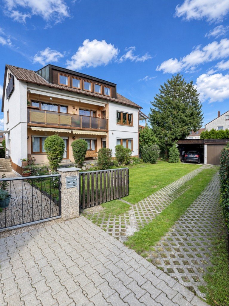 Au�enansicht Hersbruck Mehrfamilienhaus Drei Wohnungen, gro�er Garten, Pool und Werkstatt: Mehrfamilienhaus in Hersbruck