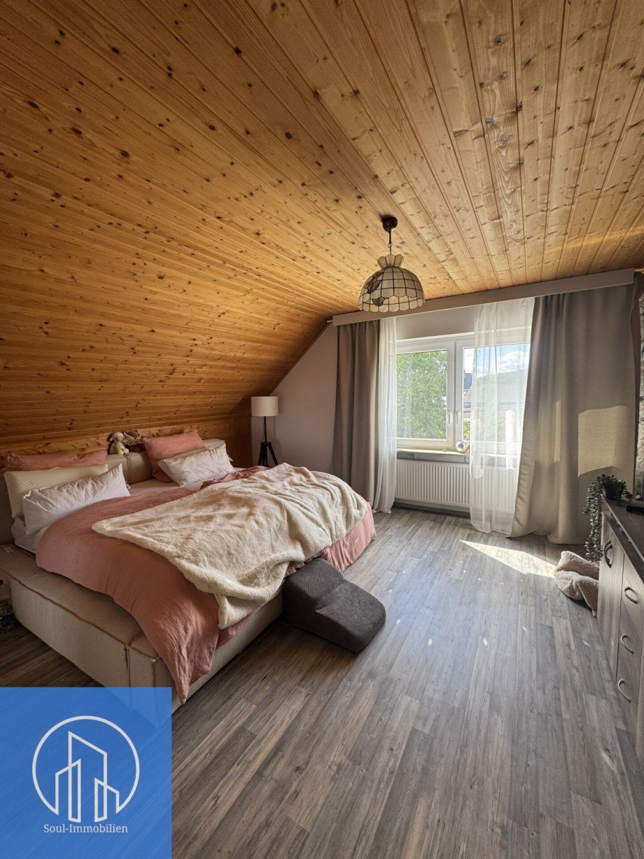 Schlafzimmer 1.0 Dachgeschosswohnung Zirndorf-Weinzierlein