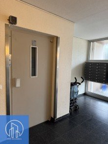 Aufzug Helle 4-Zimmer-Wohnung in Zirndorf-Weiherhof - 7. Etage mit Weitblick