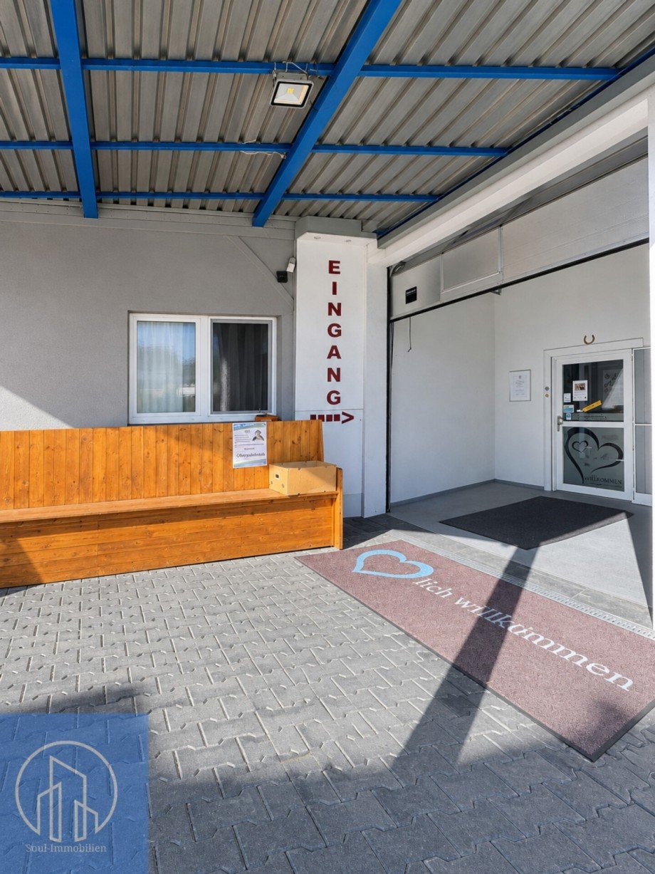 Eingangsbereich Gewerbe Wohn- / Gesch�ftshaus Oberasbach