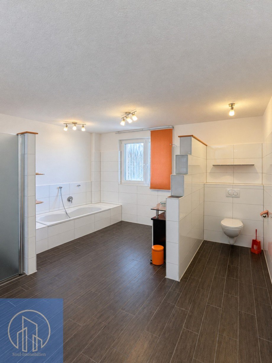 Badezimmer und WC 1.0 Wohn- / Gesch�ftshaus Oberasbach
