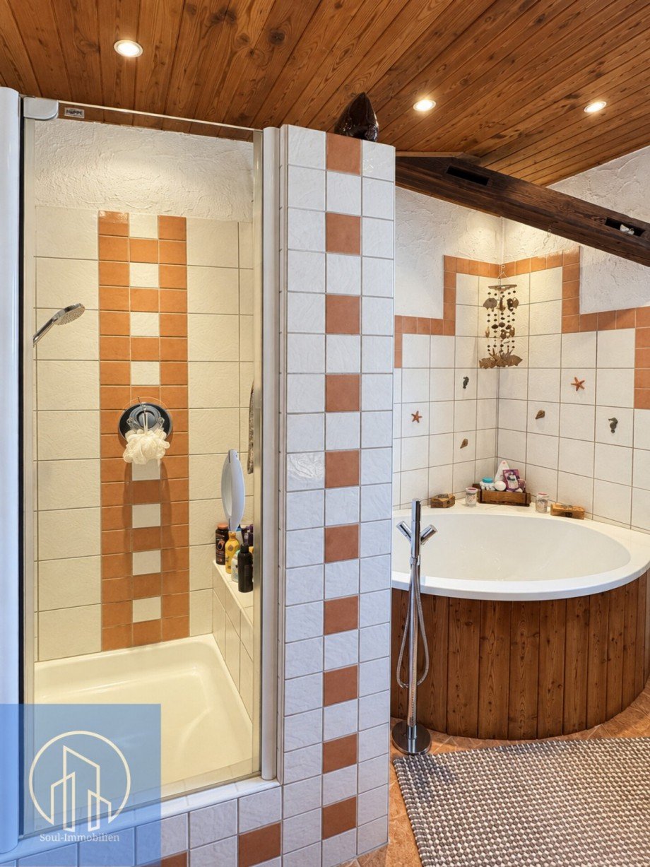2. OG - WO - Badezimmer und WC 1.0 Mehrfamilienhaus Hersbruck