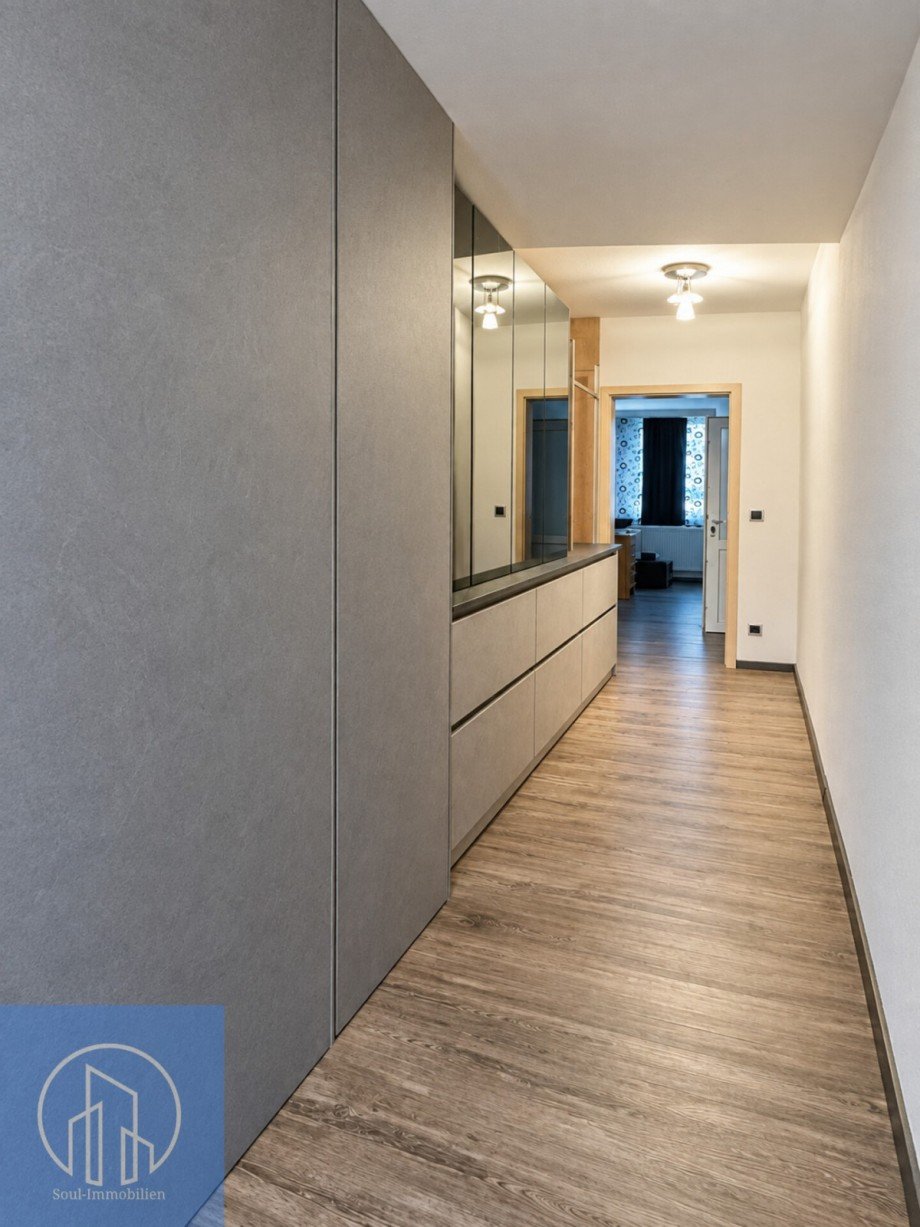 Flur Wohn- / Gesch�ftshaus Oberasbach