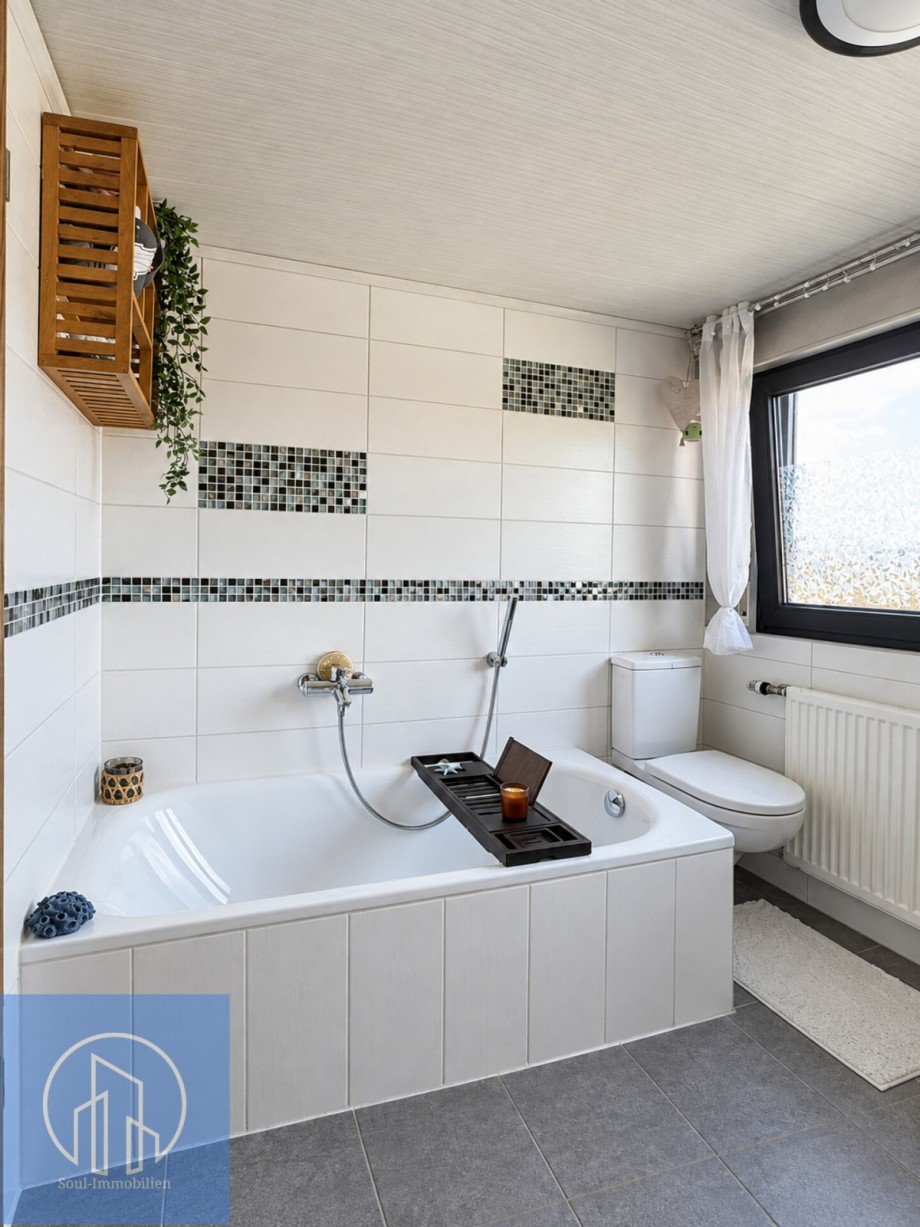 3.DG - WO - Badezimmer und WC 1.1 Mehrfamilienhaus Hersbruck